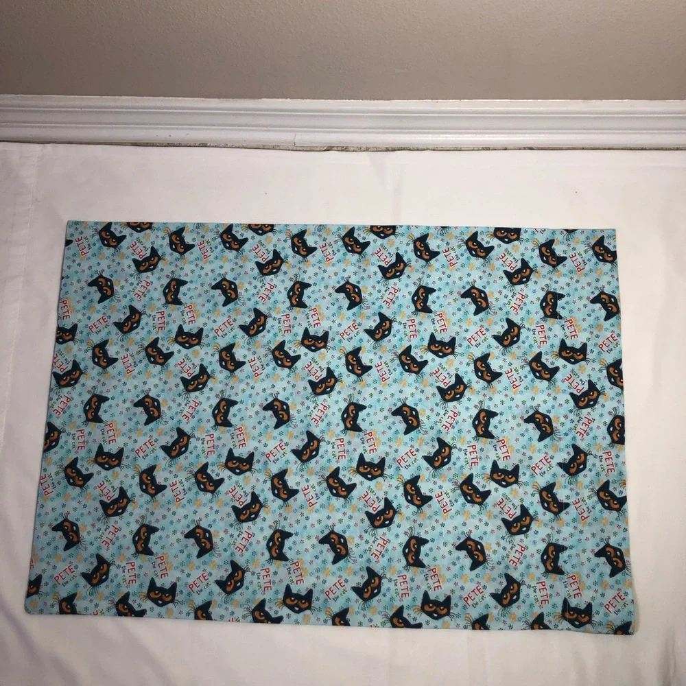 Set Of 2 Hand Made Cotton Multicolor Pet The Cat Standard Pillowcases